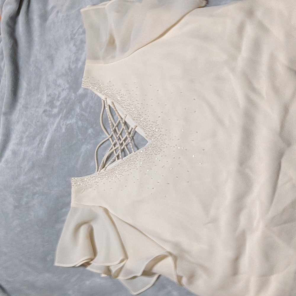 Cream colored flutter sleeve bearded shirt size 16 by Studio 1
